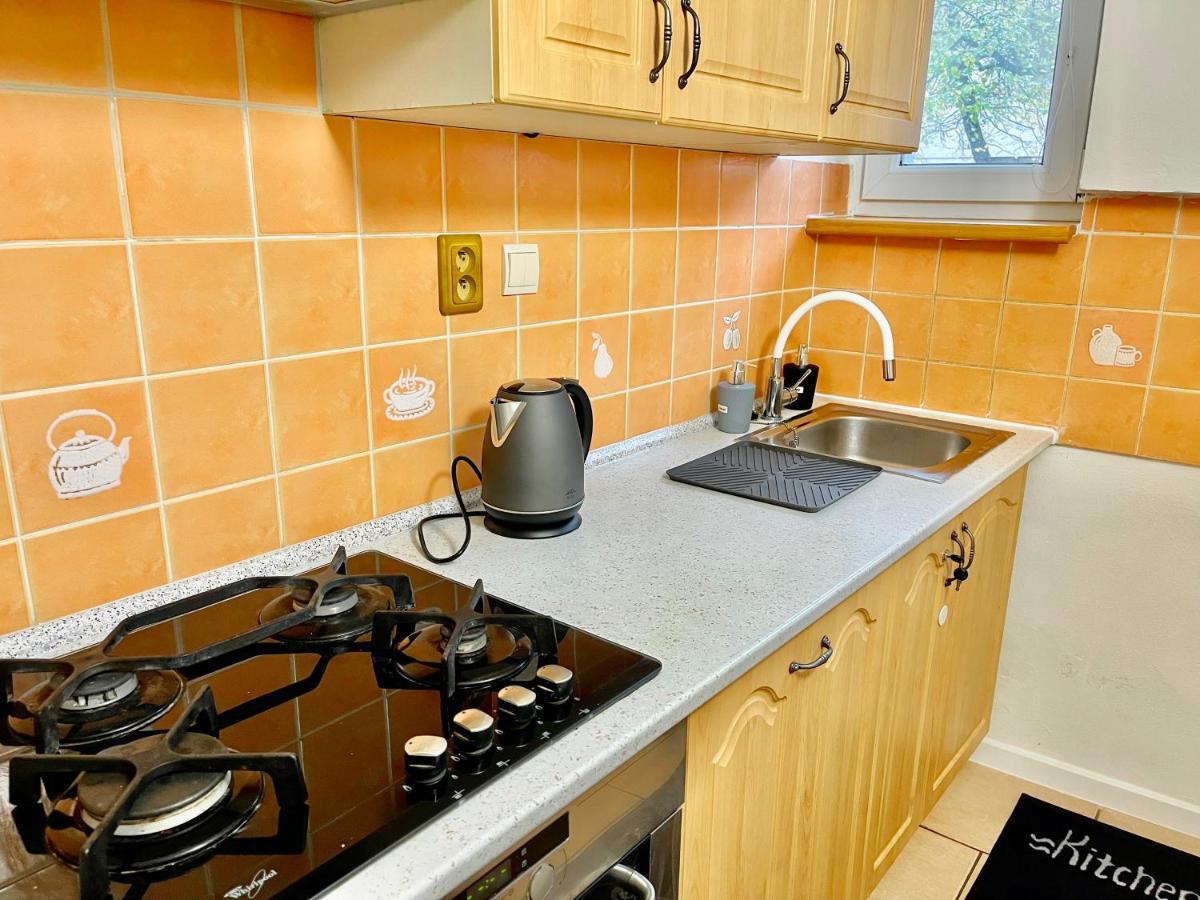 Park, 24h Checkin & Centre W Free Parking Apartment