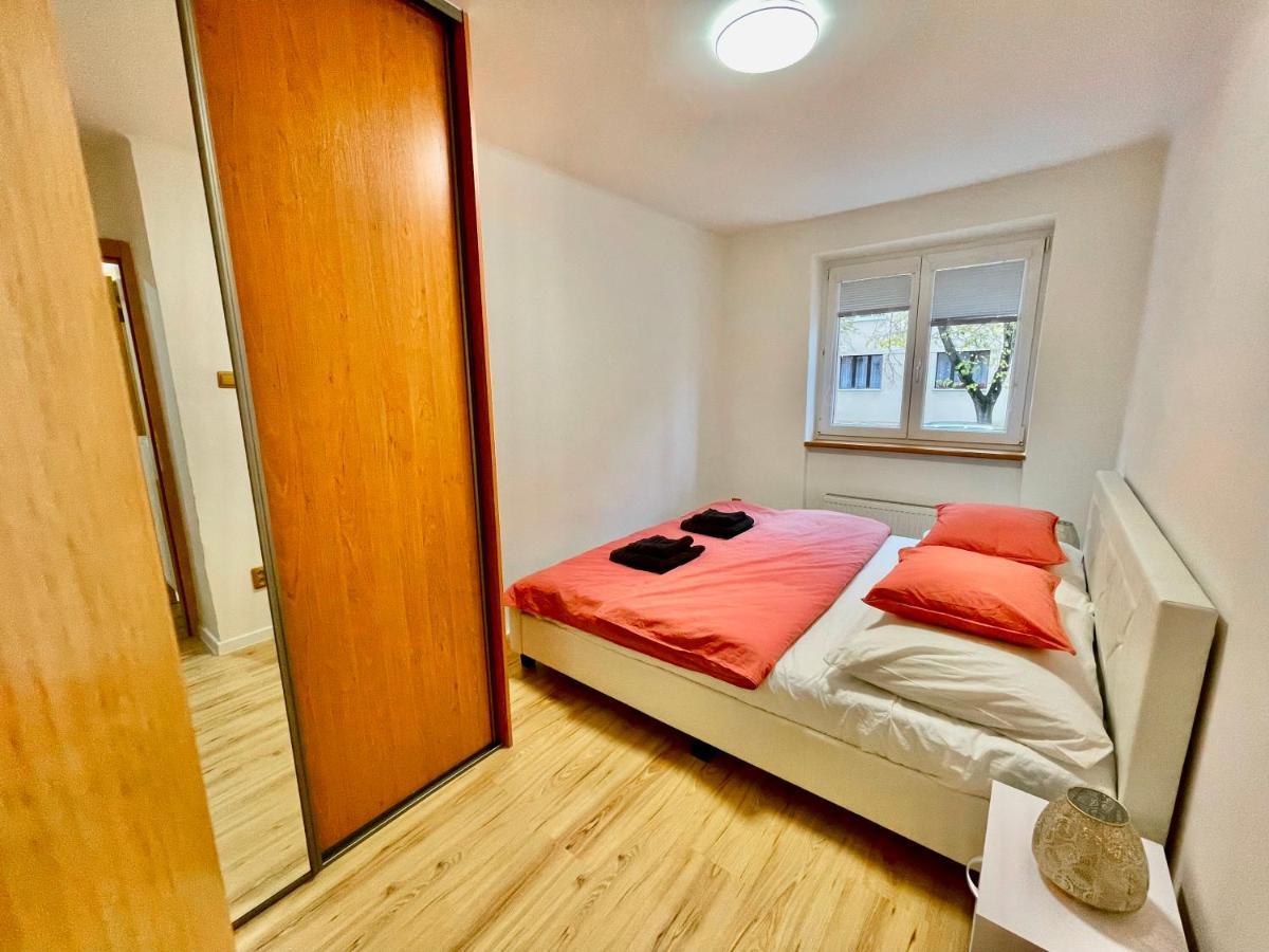 Apartment Park, 24h Checkin & Centre W Free Parking Piest'any