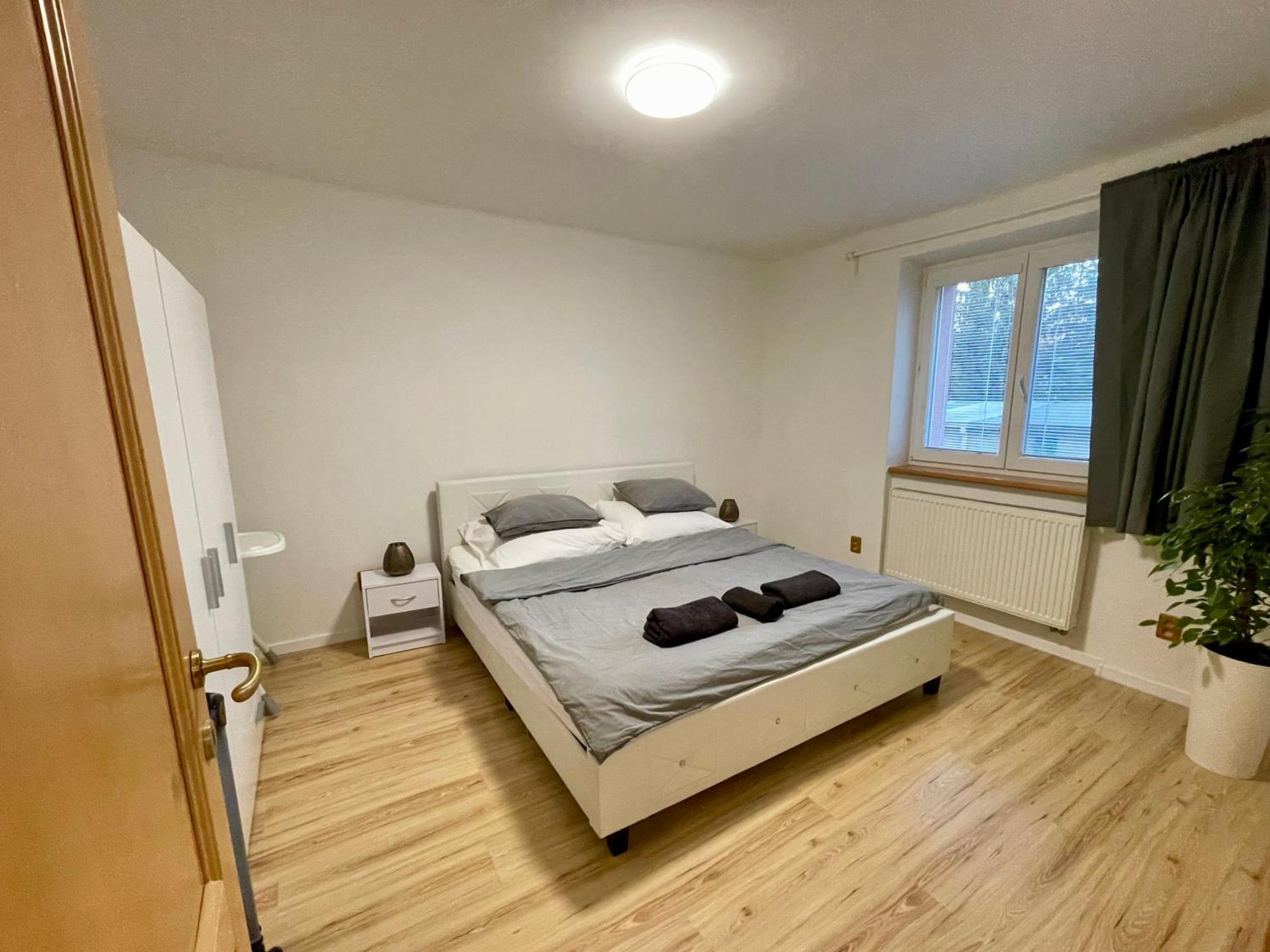 Park, 24h Checkin & Centre W Free Parking Apartment